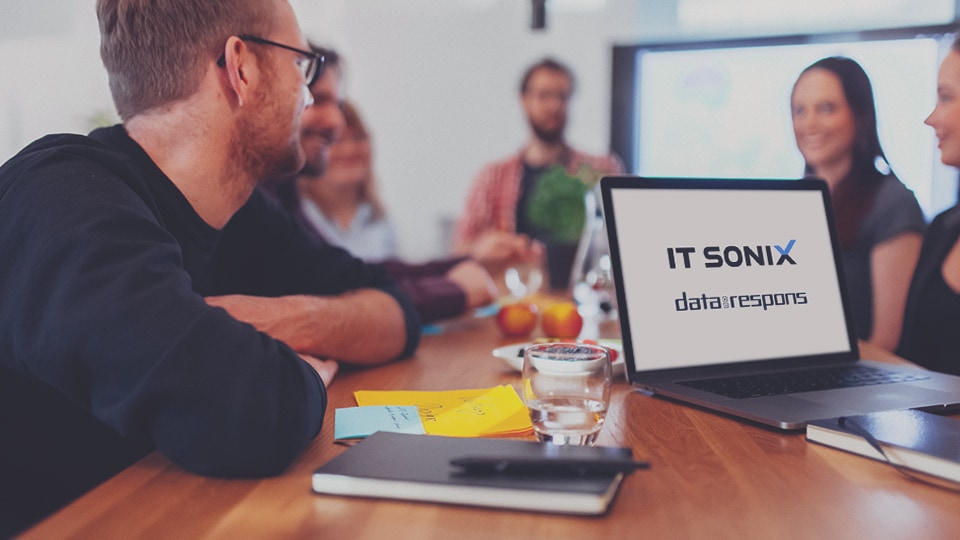 IT Sonix Team in einer Meeting-Besprechung